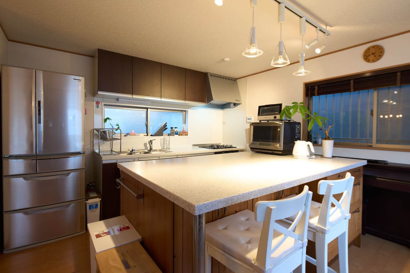 Full kitchen with island counter