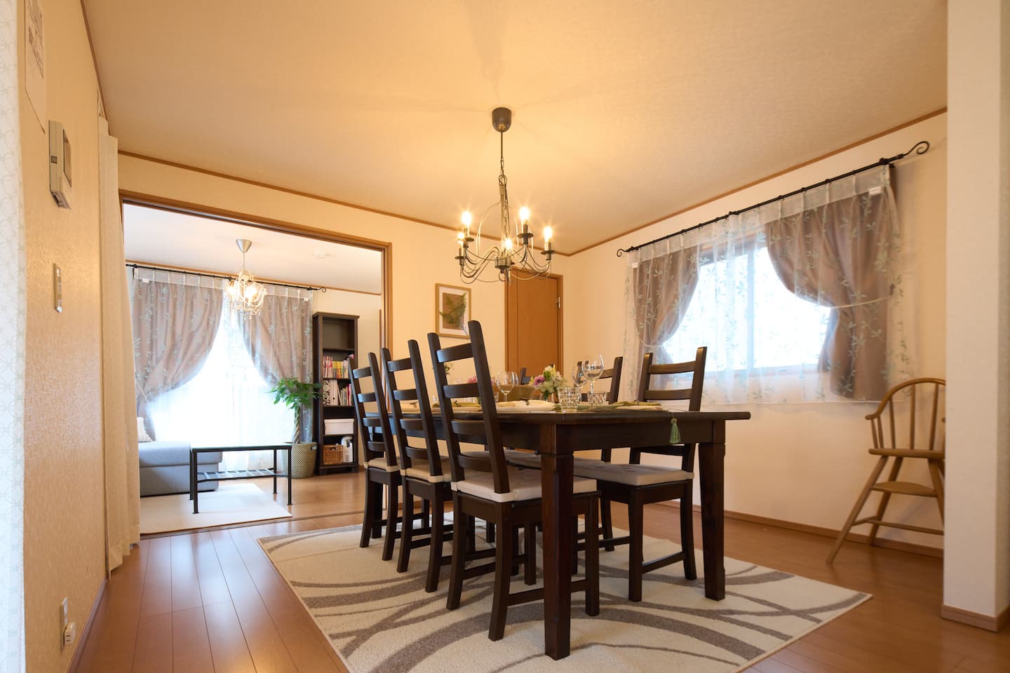 Dining room flowing into the living room